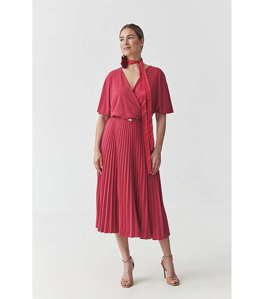 Малиновочервена плетена рокля с плисе GALIJA снимка