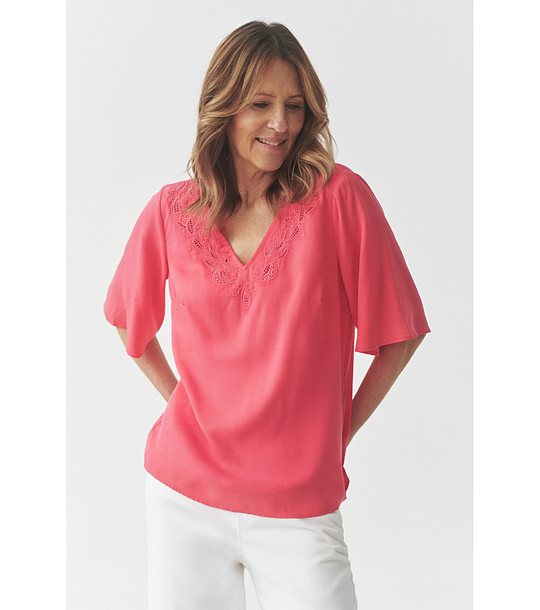 Коралова блуза с бродерия DISSIA снимка