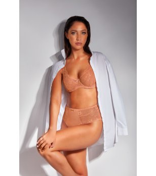 Дантелен сутиен в цвят праскова снимка