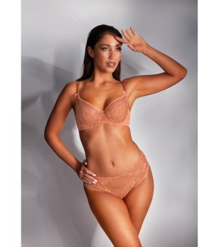 Бикини с дантела в цвят праскова снимка
