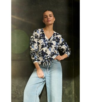 Дамска блуза с цветен принт в екрю снимка