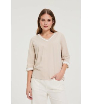 Дамска блуза в светло бежово с V-образно деколте снимка