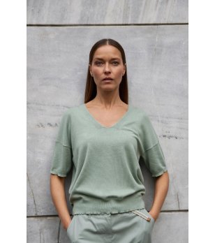 Дамски масленозелен пуловер с къс ръкав снимка