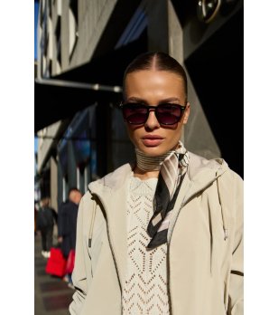 Дамски черен копринен шал с райе снимка