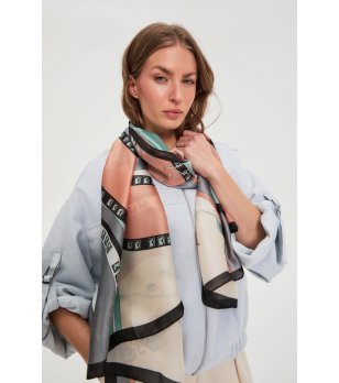 Дамски шал с принт снимка