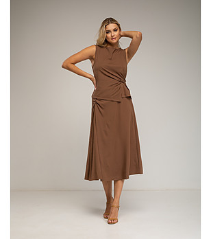 Кафява миди пола с плисировка от едната страна снимка