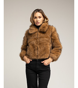 Кафяво късо дамско яке от еко кожа  снимка