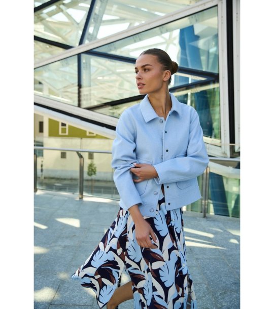 Дамско светлосиньо яке с големи предни джобове снимка