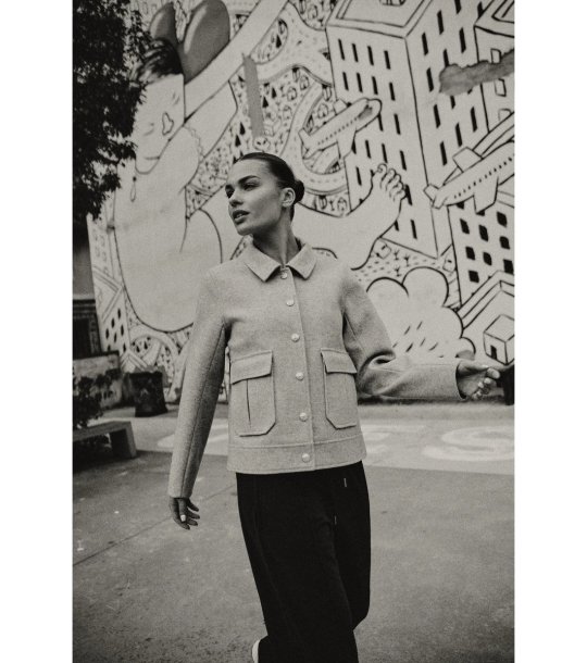 Сиво дамско яке с големи предни джобове снимка