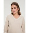 Дамска блуза в светло бежово с V-образно деколте-1 снимка