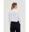 Бяла дамска риза с дълъг ръкав и декоративни капси-3 снимка