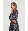 Тъмносиня рокля с дълъг ръкав и флорален принт-2 снимка