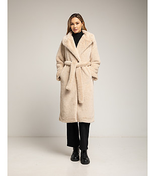 Бежово палто от изкуствен косъм  снимка