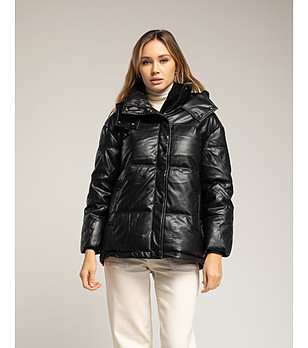 Черно дамско яке от еко кожа с качулка снимка