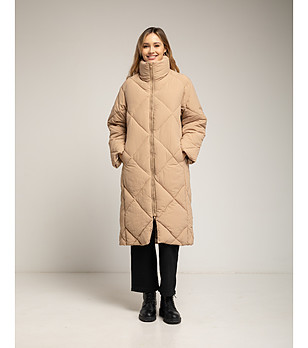 Бежово капитонирано яке снимка