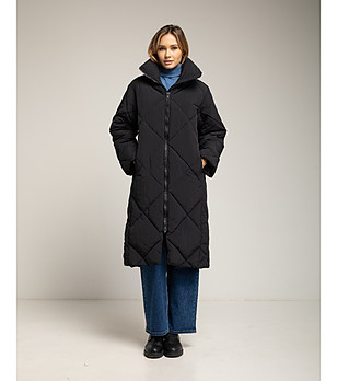 Дълго черно капитонирано яке с ромбовиден шев и цип снимка