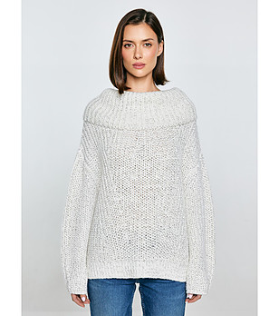 Бял пуловер с широка яка MAGDALENA  снимка