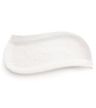 Перлена декоративна керамична чиния с релефен мотив 36x25 см снимка