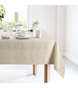 Кремава покривка със златиста нишка 140x220 см снимка