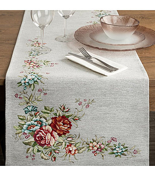 Тишлайфер с цветя в единия ъгъл 45x140 см снимка