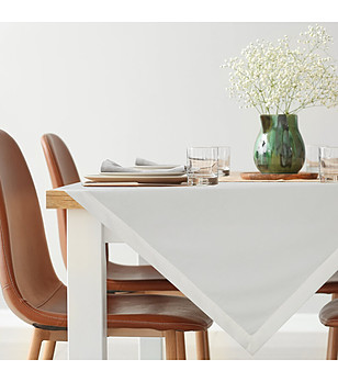 Бяла велветова покривка за маса с декоративна лента 85x85 см снимка