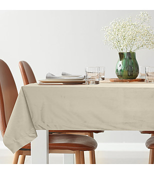 Бежова кадифена покривка с декоративна лента 140x220 см снимка