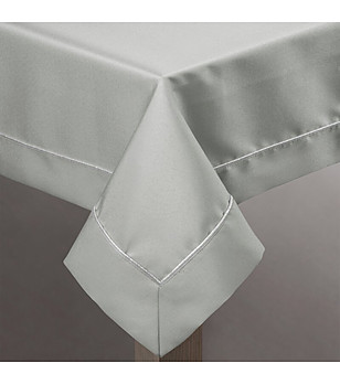 Сребристо-сива покривка с фин кант 140x180 см снимка