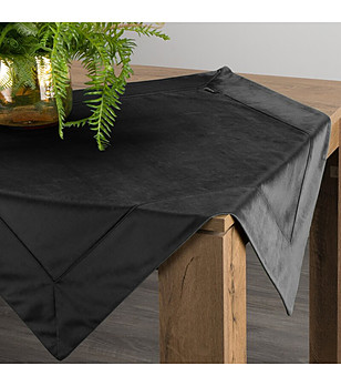 Черна велурена покривка с декоративна кантовка 85x85 см снимка