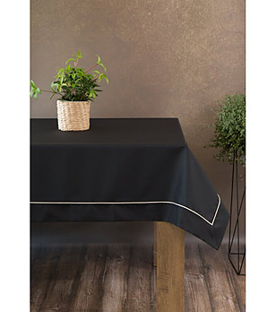 Черна покривка със сребрист кант 145x280 см снимка