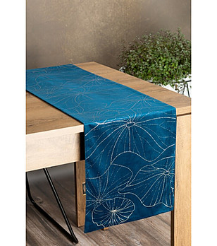 Тъмносин кадифен тишлайфер със златисти цветя 35x140 см снимка