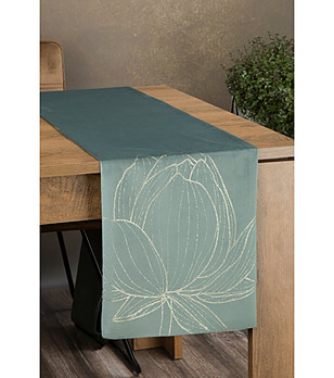 Бледозелен тишлайфер със златист лотос 35x220 см снимка