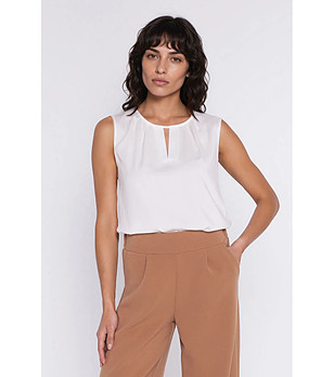 Екрю блуза без ръкави с V-образен акцент снимка