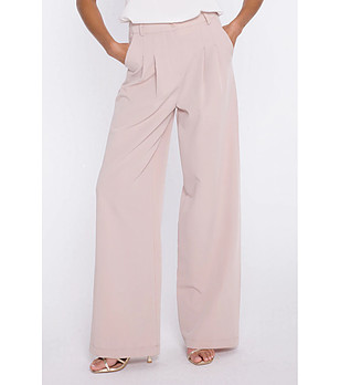 Бежов прав панталон с висока талия снимка