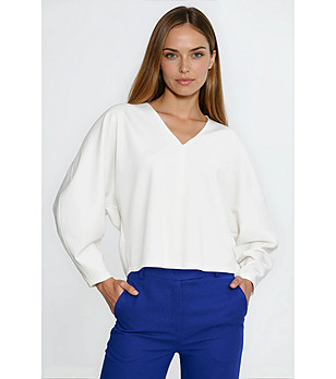Екрю блуза с V-образно деколте снимка