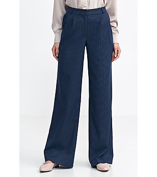 Дамски панталон в тъмносиньо с широк крачол снимка