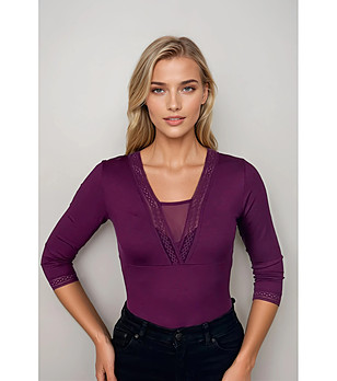 Дамска слива блуза с дантелена платка EULALIA в макси размери снимка