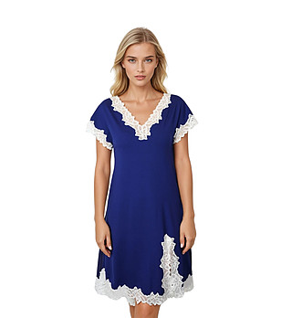 Лилава нощница с дантела LIVIA в макси размери снимка