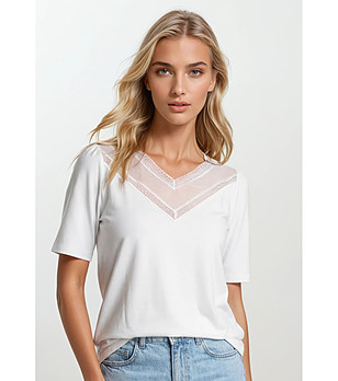 Бяла блуза с мрежест детайл SIGALA снимка