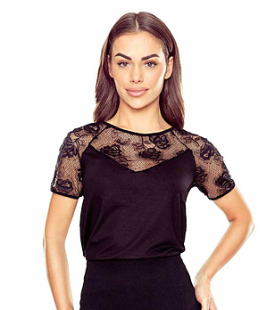 Черна блуза с дантела URSA в макси размер снимка