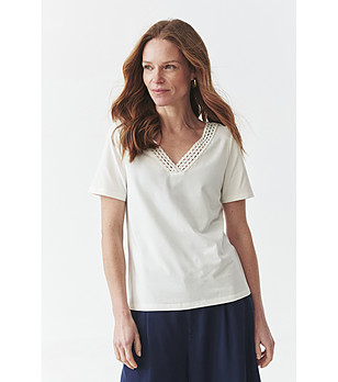 Дамска блуза в екрю с V-образно деколте Milly снимка