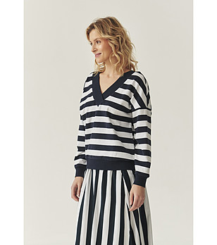 Тъмносиня памучна раирана блуза с V-образно деколте Lenitta снимка