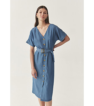 Синя рокля деним с копчета и колан от лиосел Jaya снимка