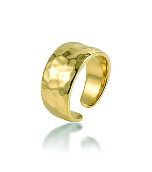 Златист стоманен пръстен с чукана повърхност снимка