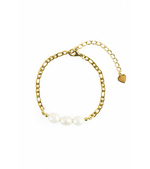 Златиста гривна с бели сладководни перли снимка