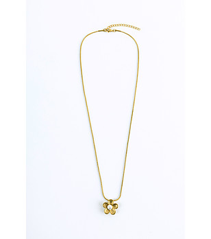 Златисто колие с цвете и перла снимка