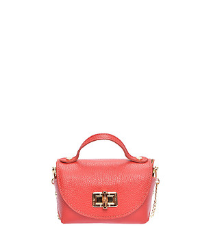 Червена чанта през рамо  снимка