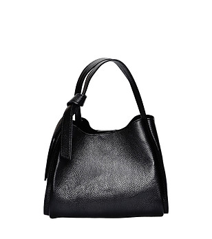 Дамска чанта тип тоут в черно снимка