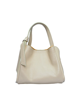 Бежова чанта тип tote снимка