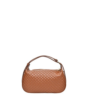 Кожена чанта в цвят коняк с плетен ефект снимка