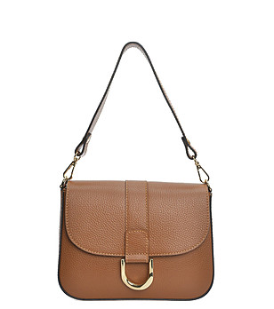 Дамска кожена чанта в цвят коняк снимка